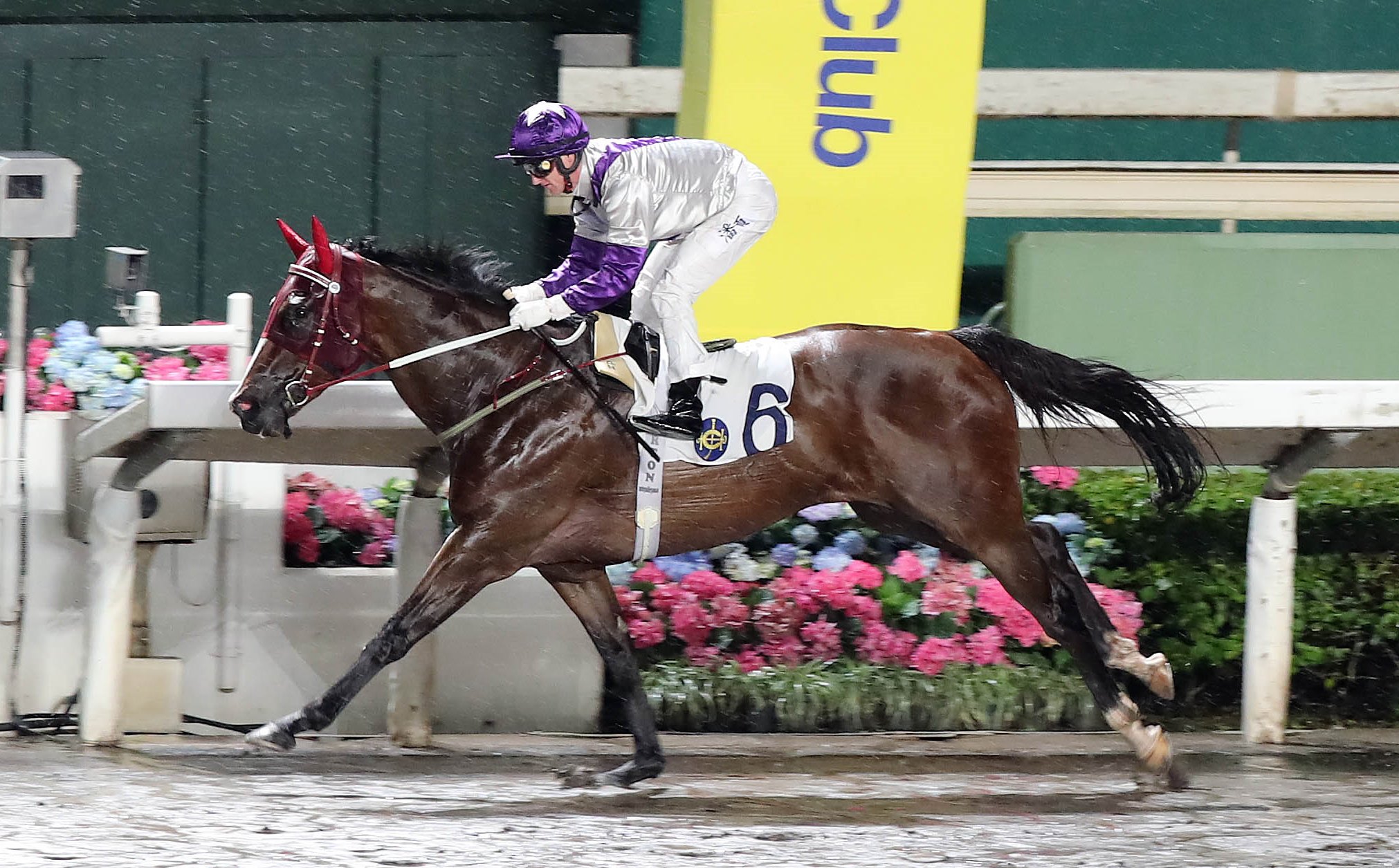 Title race brewing as Moore, Lor and Size hit the mark by David Morgan ...